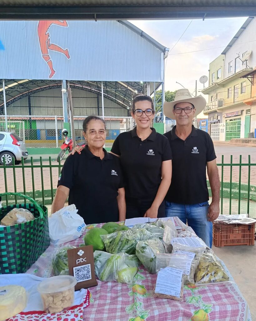 “Caipira Fernandes” é um empreendimento de Júnia e sua família na Feira de Agricultura Familiar de Veredinha. Foto: Reprodução/Caipira Fernandes 